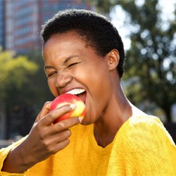 woman eating an apple with convenient Invisalign in Myrtle Beach